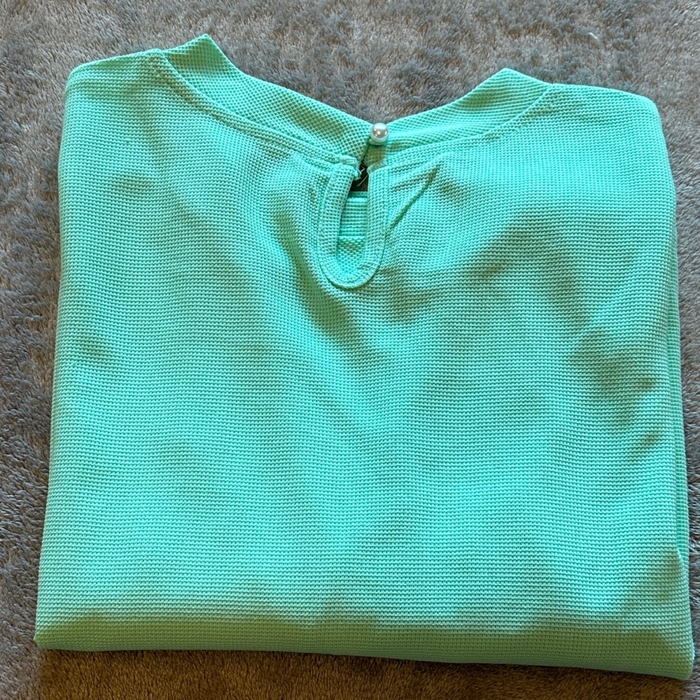 Mint Green 2 piece short and crop top. - Picture 6 of 7